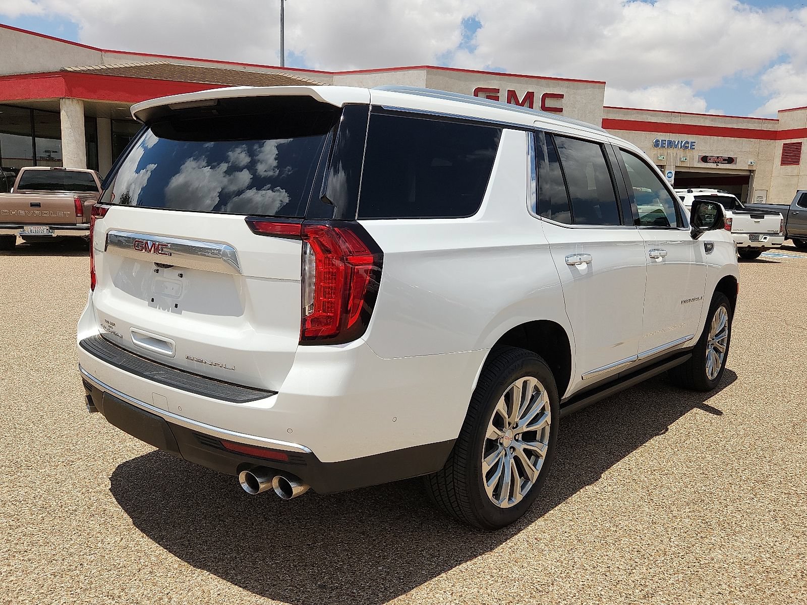 Used 2024 GMC Yukon Denali w/ Denali Reserve Package AWD/4WD image 4