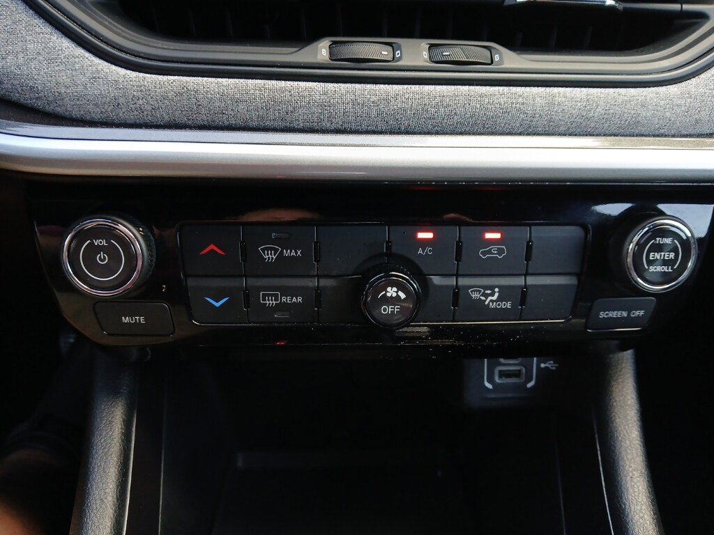 Certified 2024 Jeep Compass Latitude AWD/4WD image 44