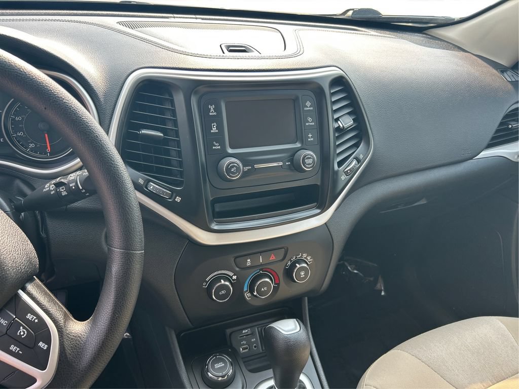 Used 2016 Jeep Cherokee Sport AWD/4WD image 16