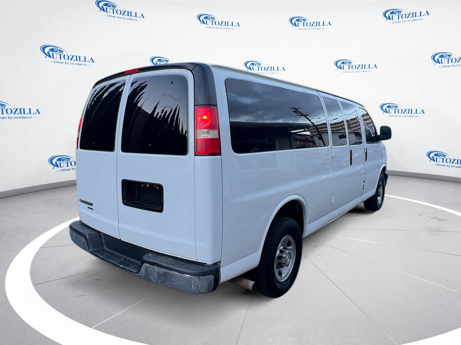 Used 2016 Chevrolet Express 3500 LT w/ LT Preferred Equipment Group image 5