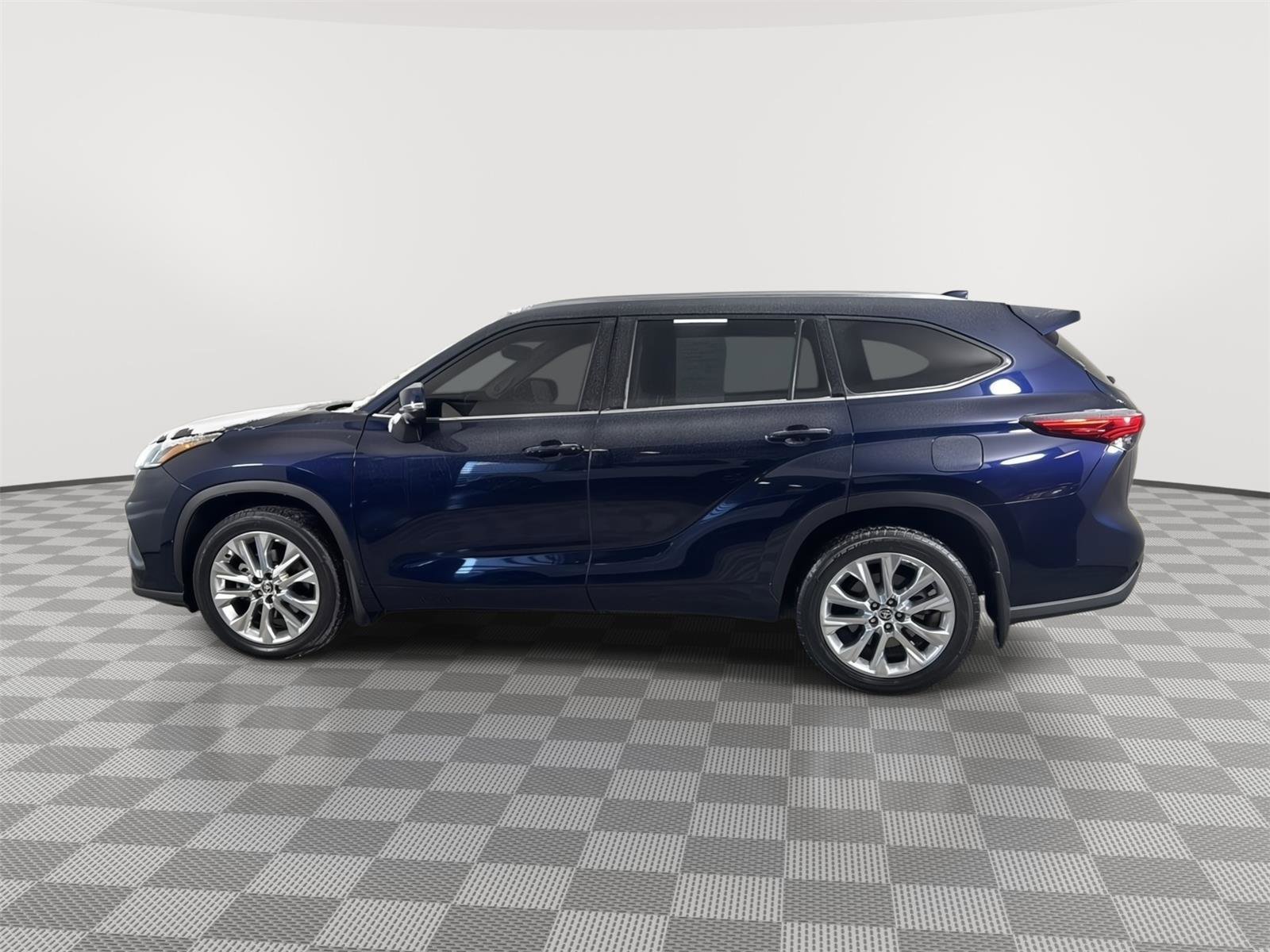 Used 2021 Toyota Highlander Limited image 4