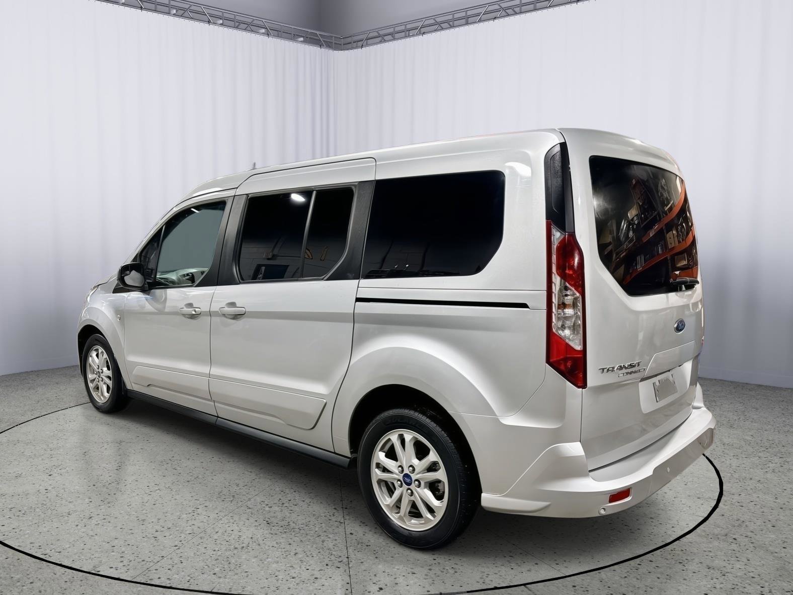 Used 2019 Ford Transit Connect XLT w/ Driver-Assist Package image 10