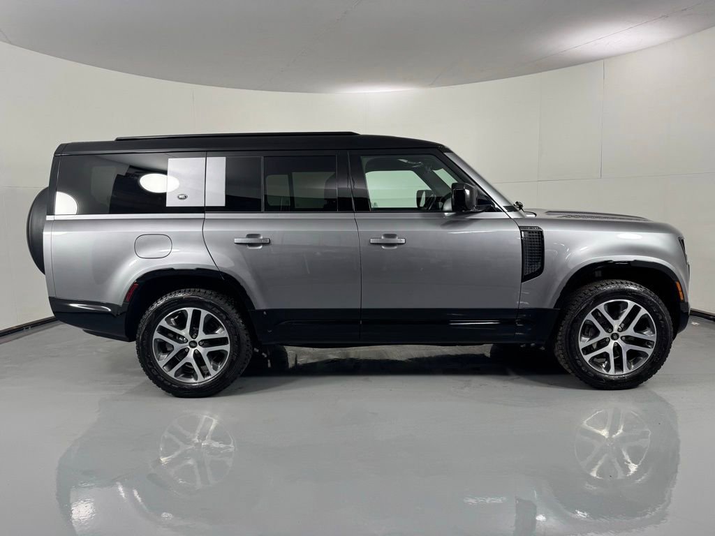Used 2023 Land Rover Defender 130 S image 5