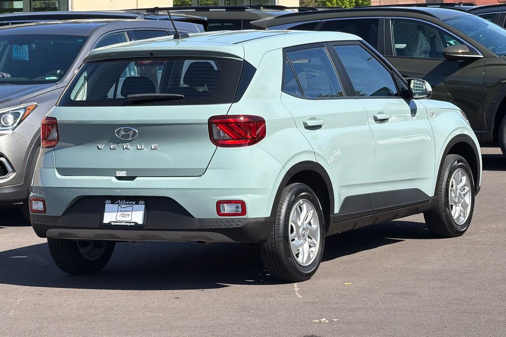 Certified 2025 Hyundai Venue SE FWD image 5