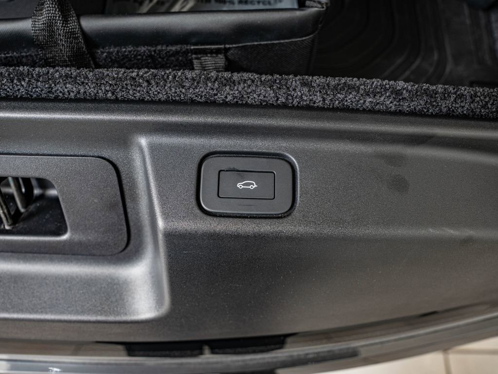 Certified 2025 Land Rover Range Rover Long Wheelbase SE AWD/4WD image 37