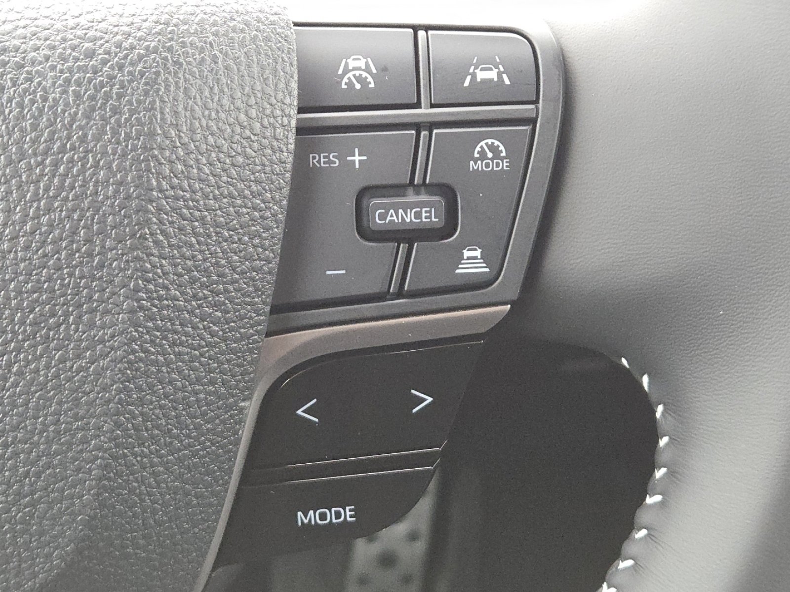 Used 2025 Toyota Camry SE w/ Convenience Package image 31