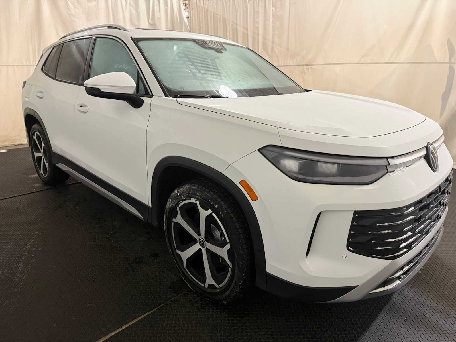 Certified 2025 Volkswagen Tiguan SE w/ Panoramic Sunroof Package image 10