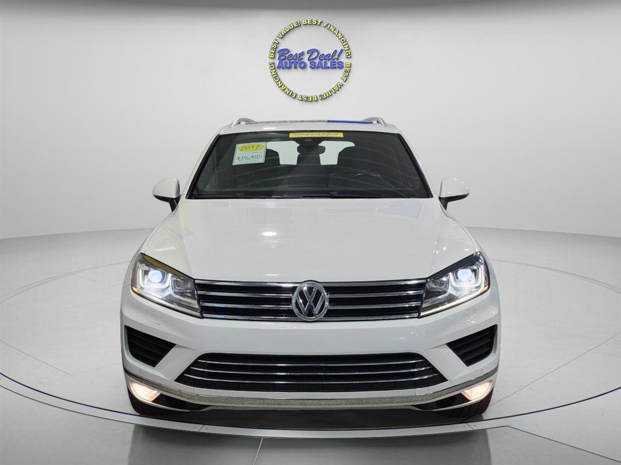Used 2017 Volkswagen Touareg Wolfsburg Edition AWD/4WD image 9