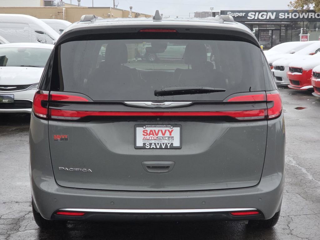Used 2022 Chrysler Pacifica Touring-L image 15
