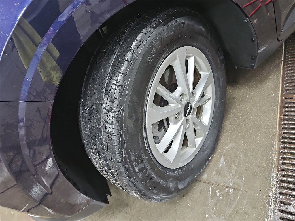 Used 2024 Kia Carnival LX image 31