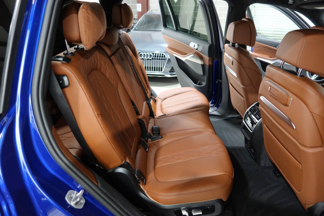 Used 2025 BMW X7 M60i AWD/4WD image 15