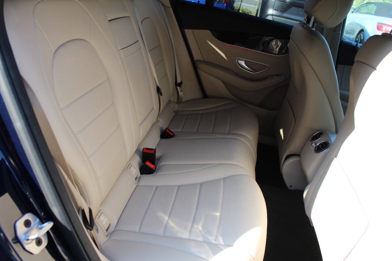 Used 2021 Mercedes-Benz GLC 300 4MATIC Coupe image 16