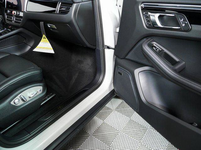 New 2026 Porsche Macan Turbo AWD/4WD image 27