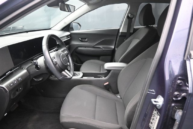 Used 2025 Hyundai Kona SEL AWD/4WD image 16