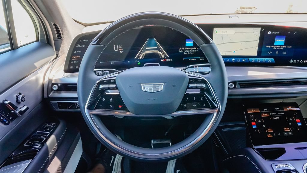 New 2027 Cadillac Vistiq Sport w/ LPO, Floor Liner Package AWD/4WD image 17