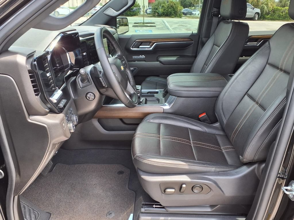 Used 2024 Chevrolet Silverado 1500 High Country w/ Technology Package AWD/4WD image 24