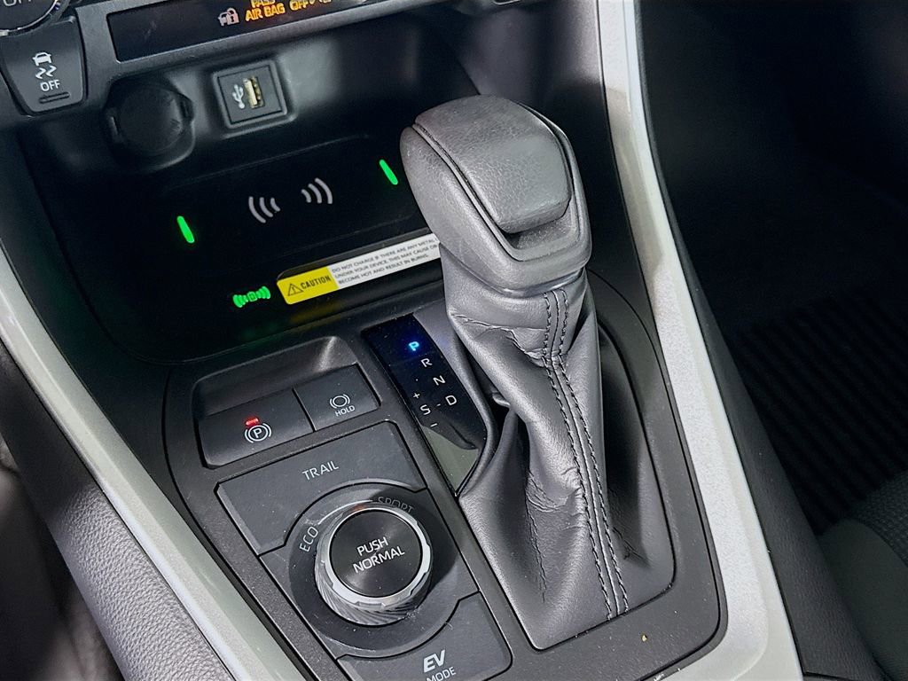 Used 2025 Toyota RAV4 LE image 16