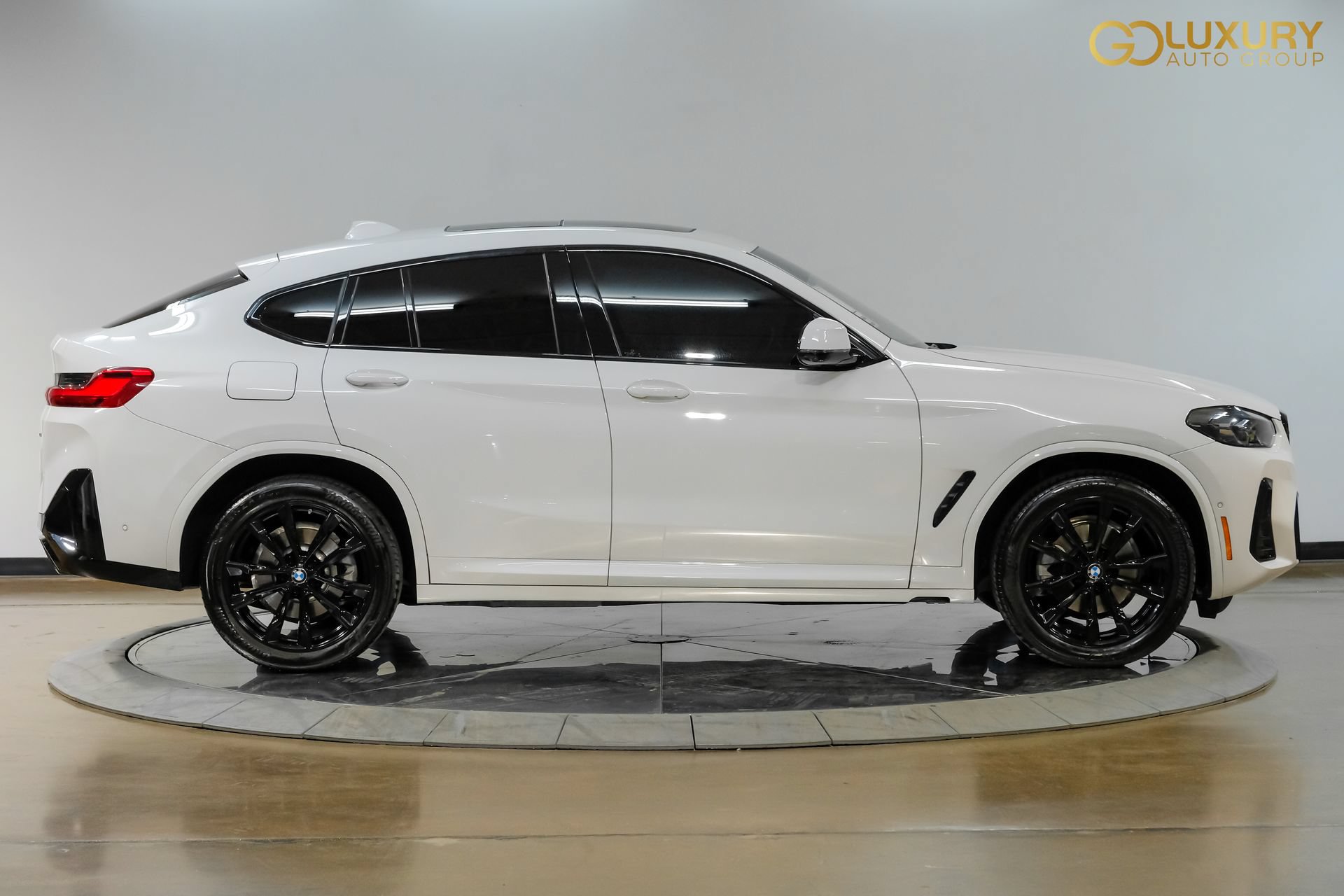 Used 2025 BMW X4 xDrive30i w/ Premium Package AWD/4WD image 9