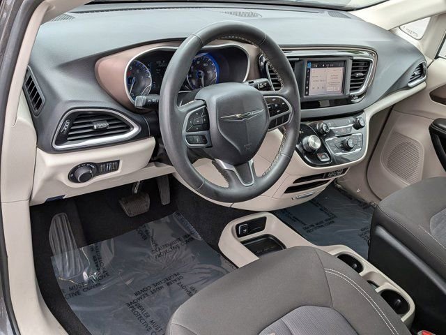 Used 2023 Chrysler Voyager LX FWD image 18