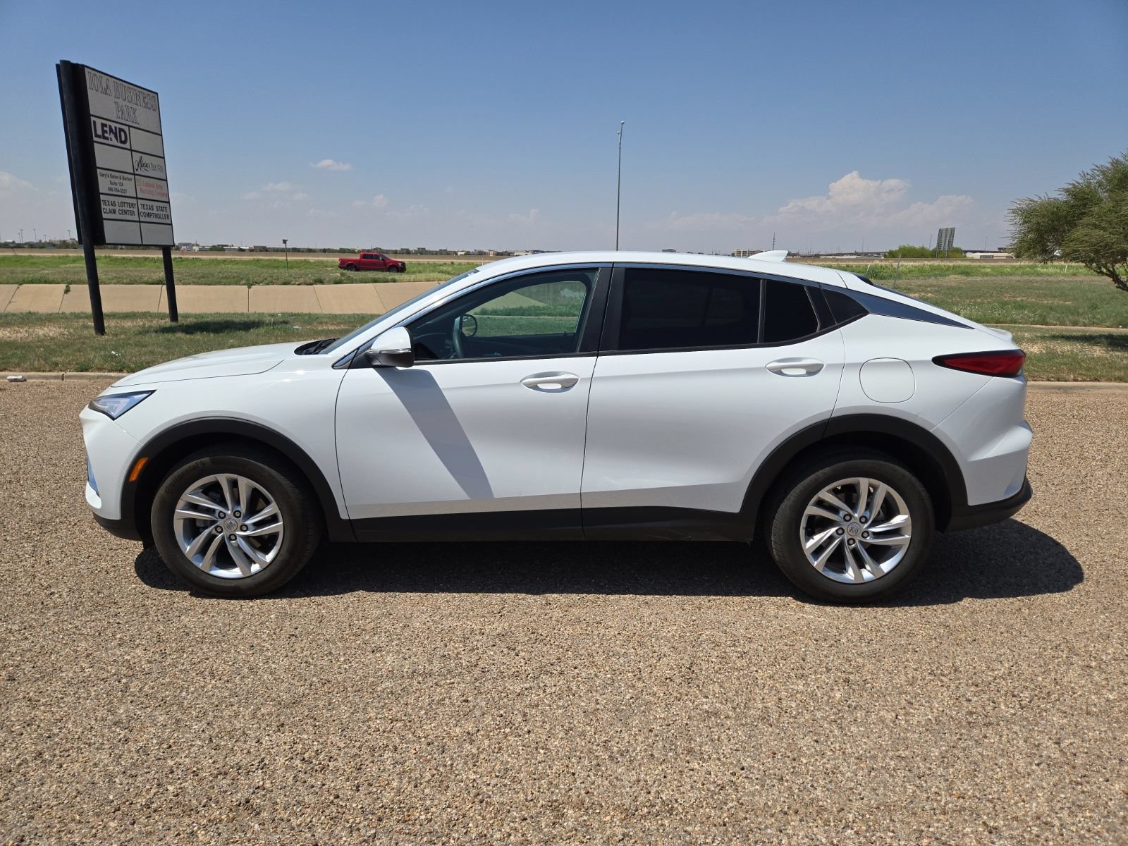 Used 2025 Buick Envista Sport Touring FWD image 2