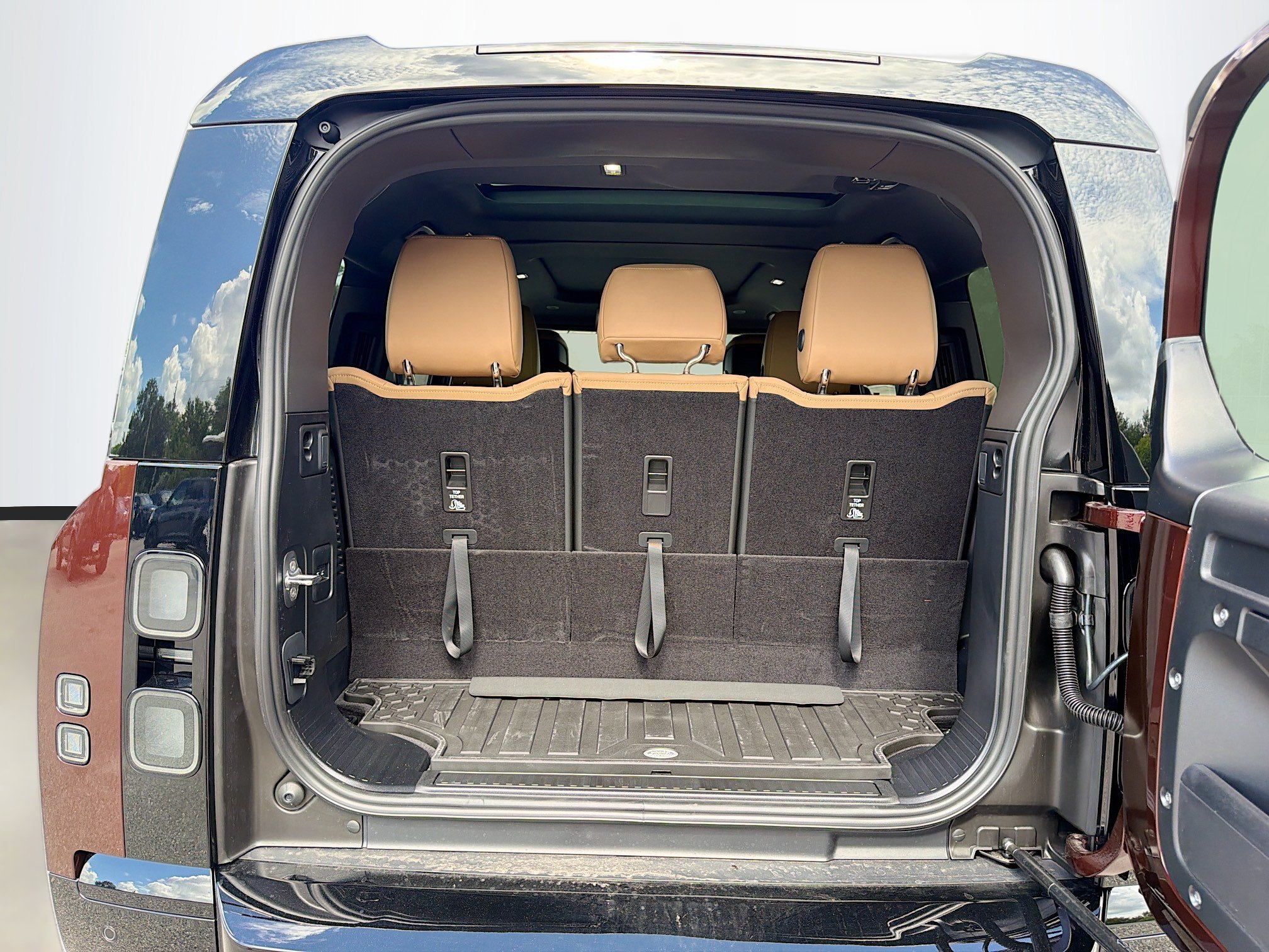New 2026 Land Rover Defender 130 X-Dynamic SE AWD/4WD image 46