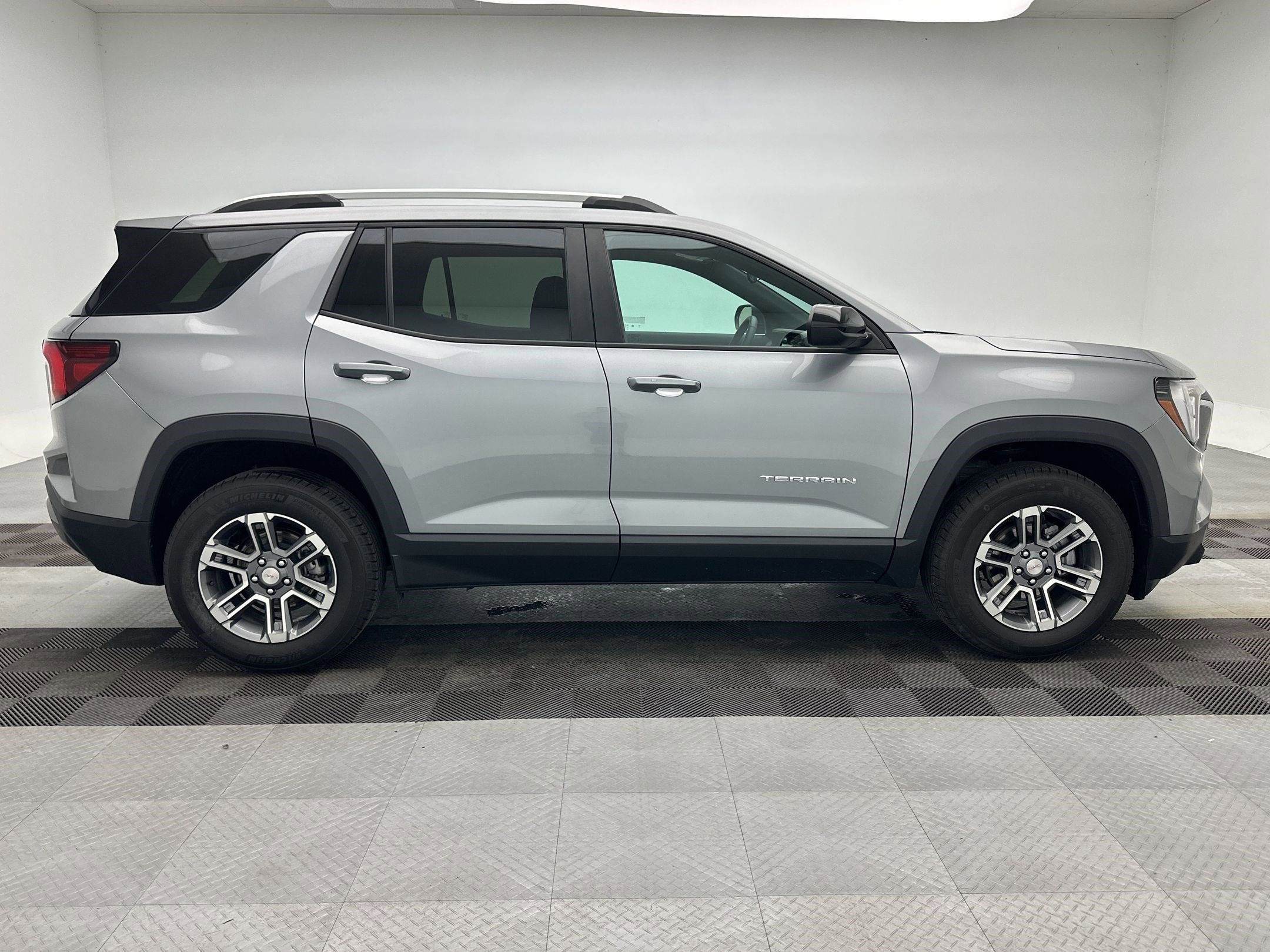 Certified 2025 GMC Terrain Elevation w/ Elevation Premium Package AWD/4WD image 8
