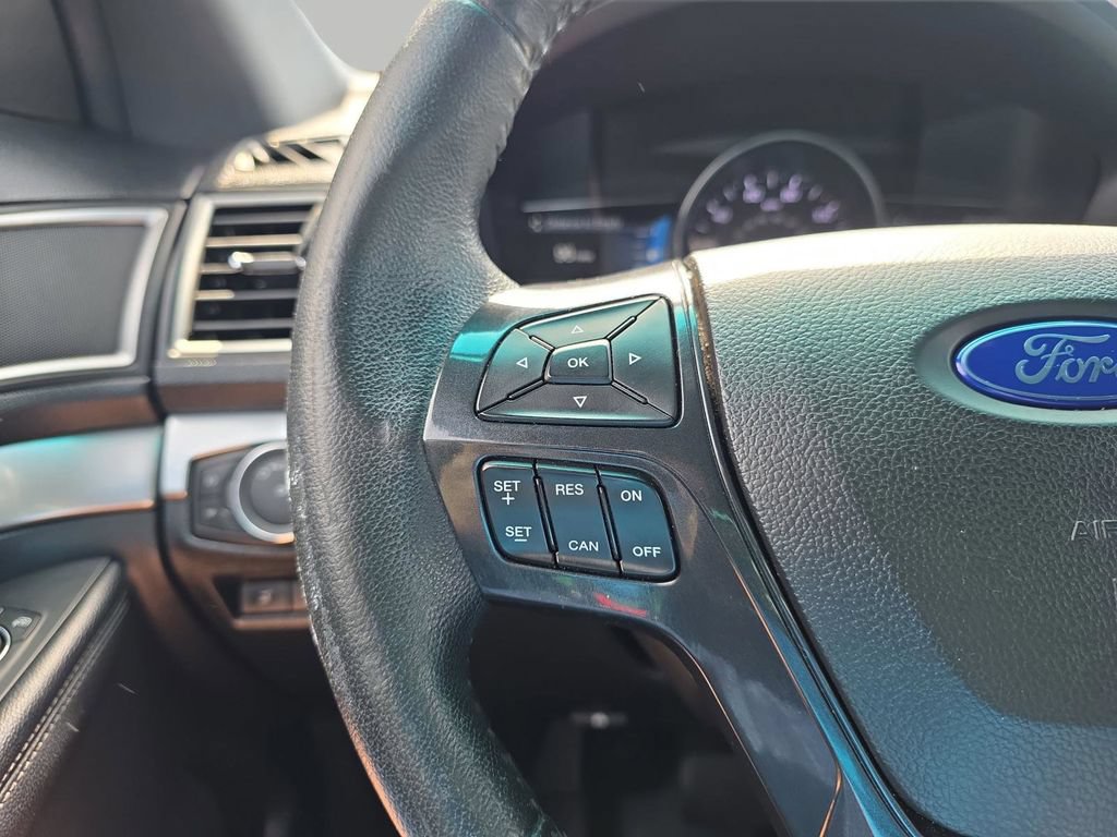 Used 2016 Ford Explorer XLT w/ Equipment Group 201A FWD image 18