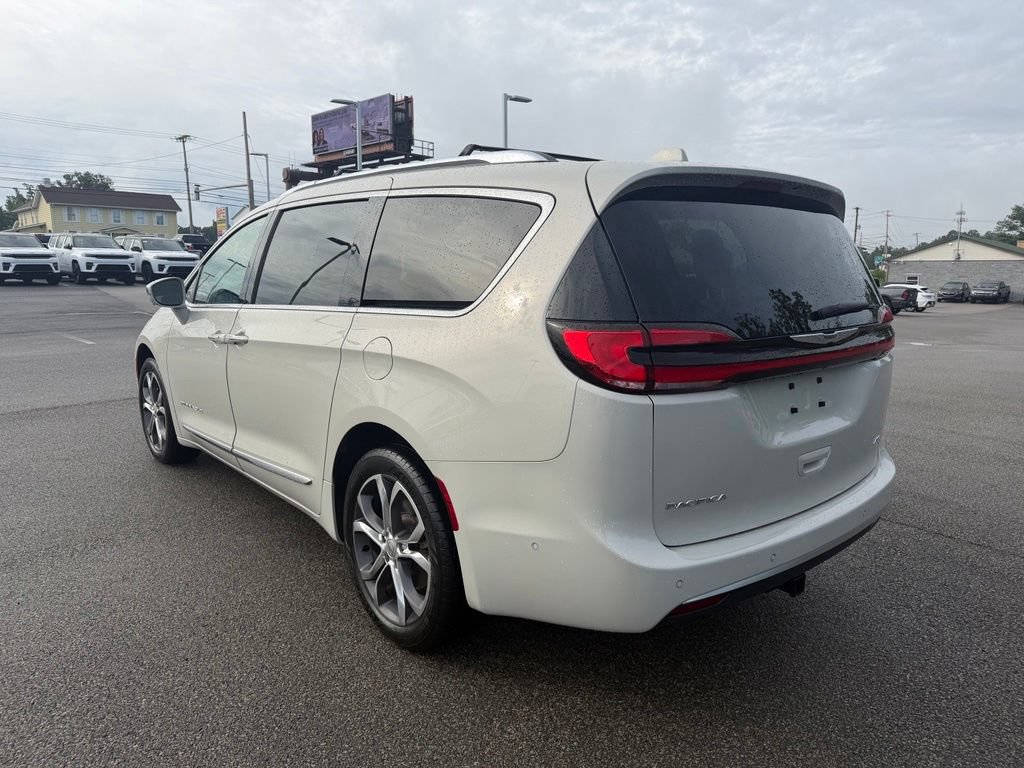 Used 2021 Chrysler Pacifica Pinnacle AWD/4WD image 3