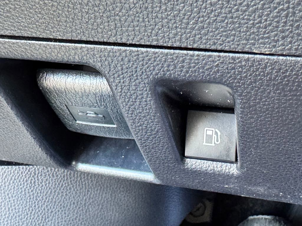 Used 2023 Toyota Highlander Limited AWD/4WD image 34