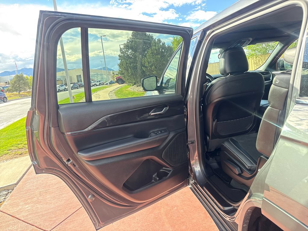 Used 2023 Jeep Grand Cherokee L Laredo AWD/4WD image 19