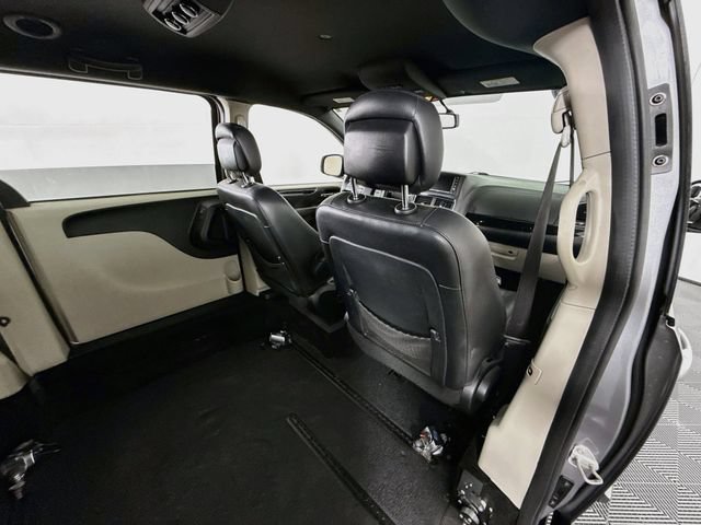 Used 2017 Dodge Grand Caravan SXT FWD image 28