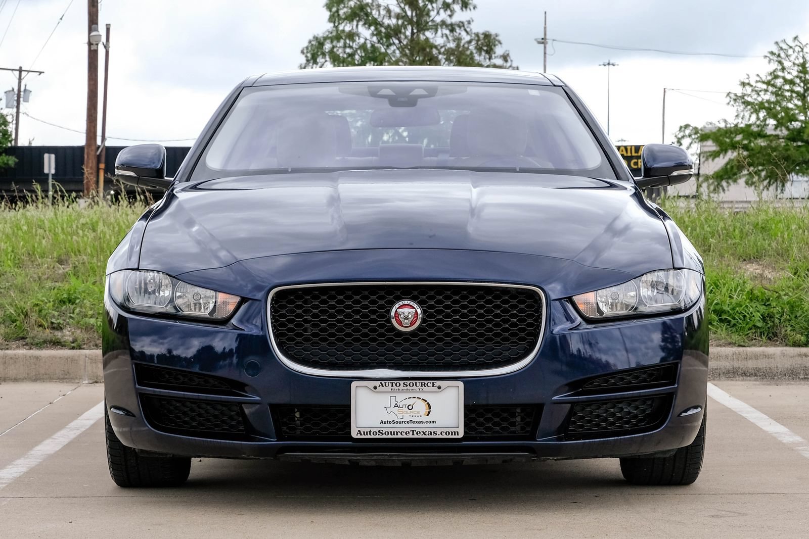 Used 2017 Jaguar XE RWD image 6