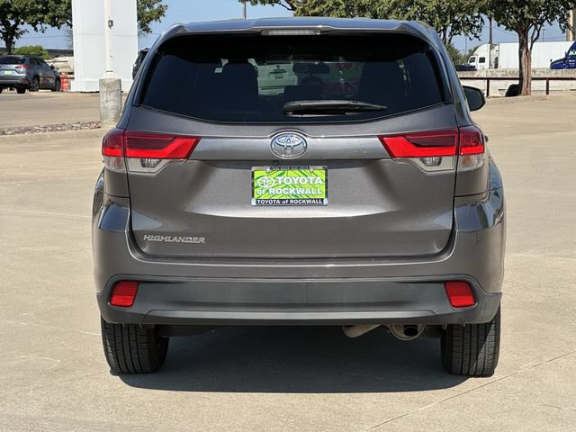 Used 2017 Toyota Highlander LE FWD image 4