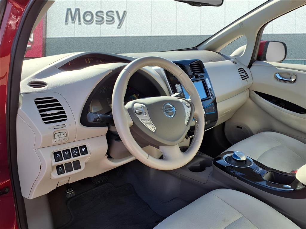 Used 2014 Nissan Leaf SV w/ LED & Quick Charge Package image 11
