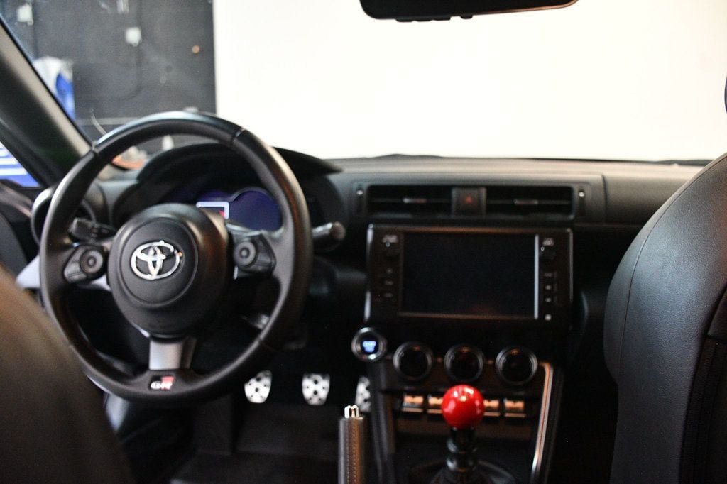 Used 2023 Toyota GR86 Premium RWD image 5