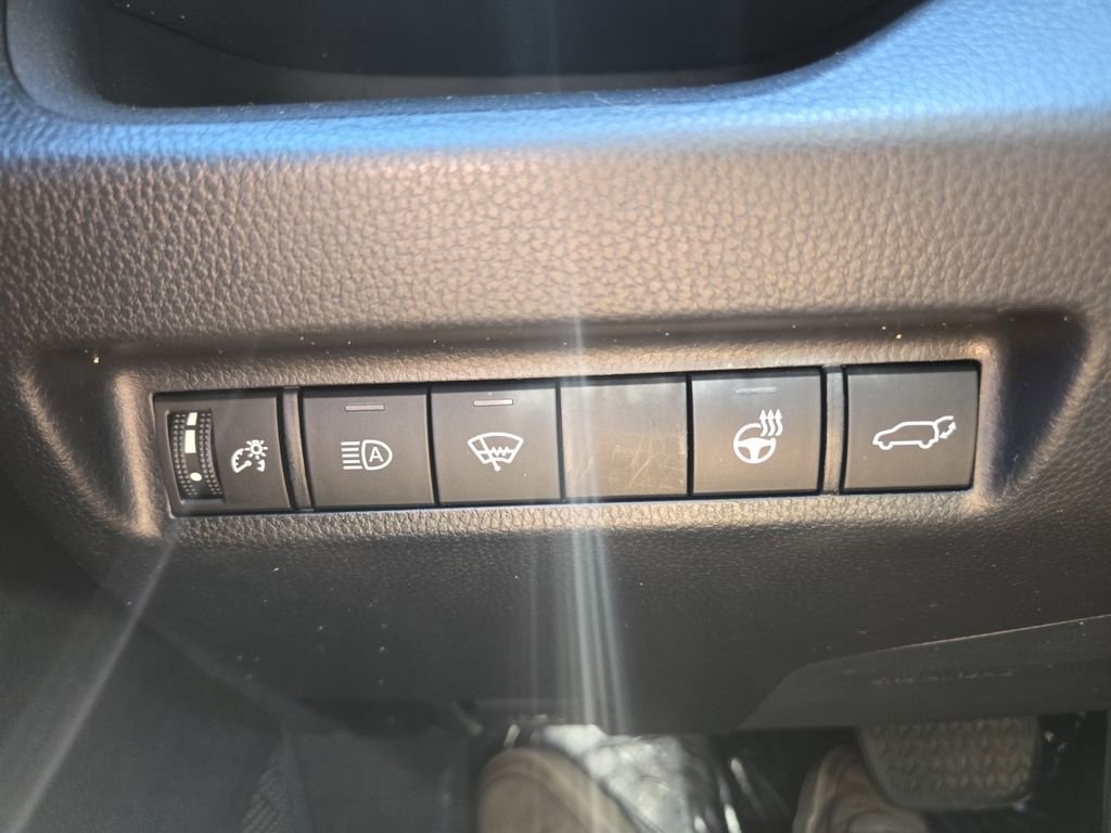 Used 2020 Toyota RAV4 XLE Premium AWD/4WD image 21