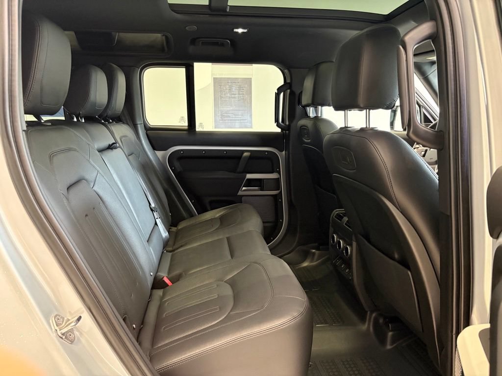Used 2022 Land Rover Defender 110 SE AWD/4WD image 21
