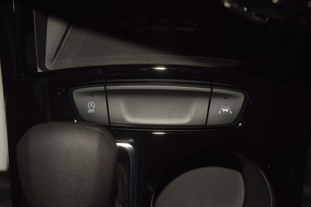 New 2026 Chevrolet Trax RS w/ Sunroof Package FWD image 33