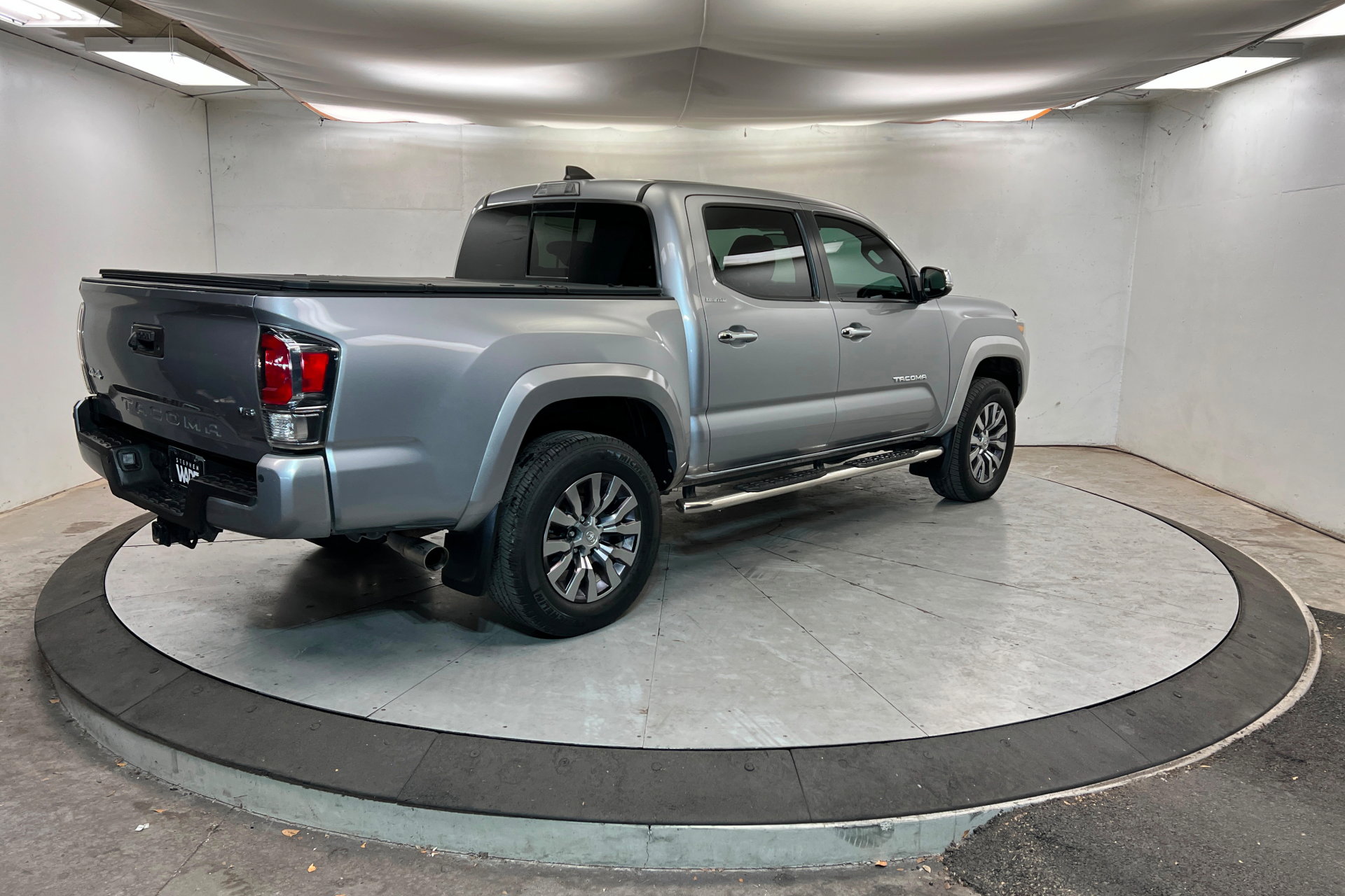 Used 2021 Toyota Tacoma Limited image 6