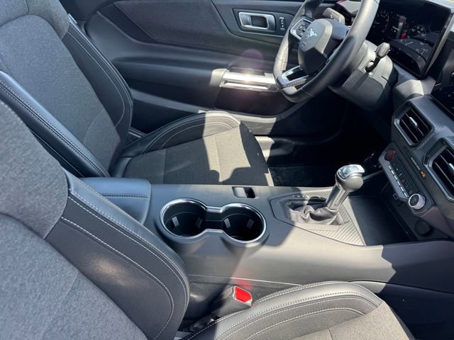 Used 2025 Ford Mustang Convertible RWD image 6