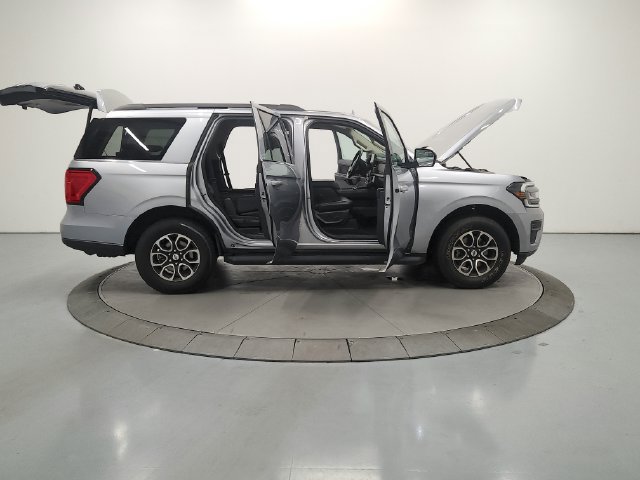 Used 2024 Ford Expedition XLT RWD image 39