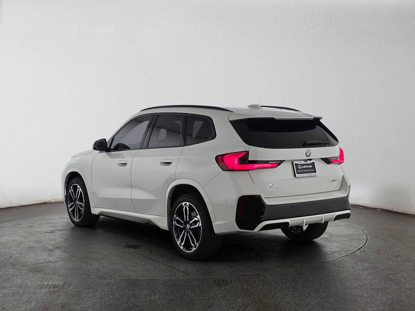 Used 2023 BMW X1 xDrive28i w/ M Sport Package AWD/4WD image 5