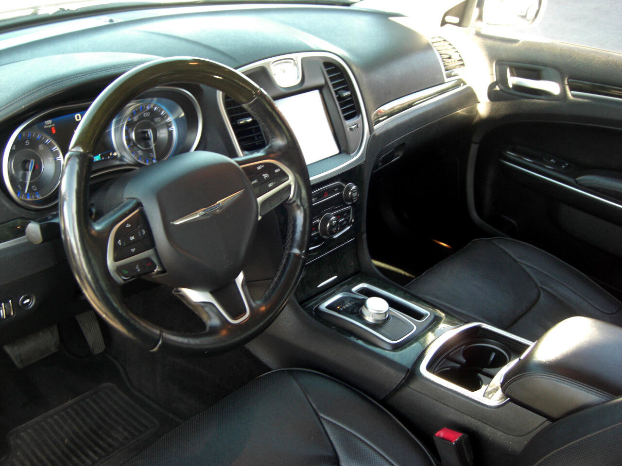 Used 2016 Chrysler 300 C image 6