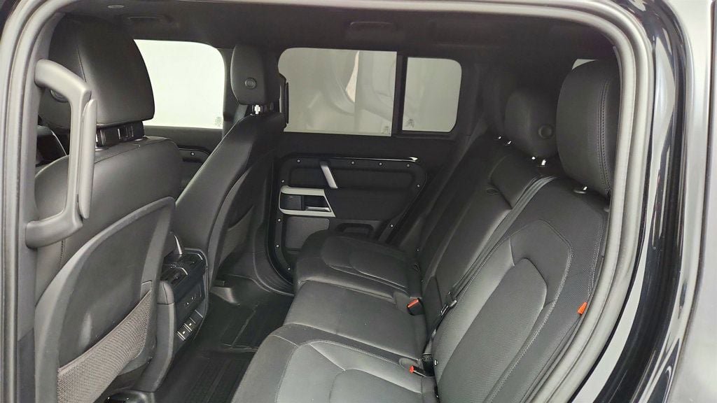 Used 2023 Land Rover Defender 110 X-Dynamic SE AWD/4WD image 21