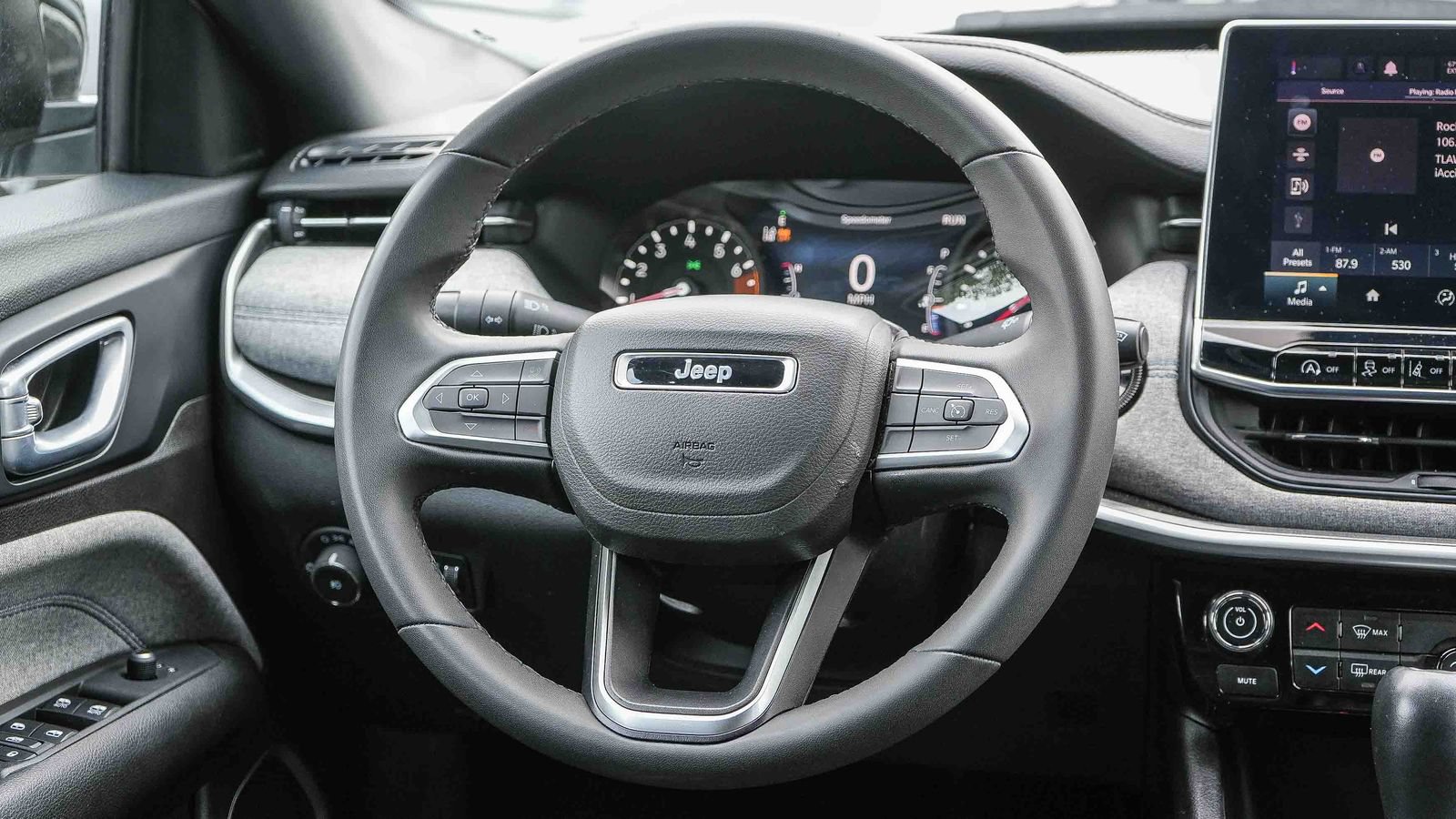 Used 2024 Jeep Compass Latitude AWD/4WD image 15
