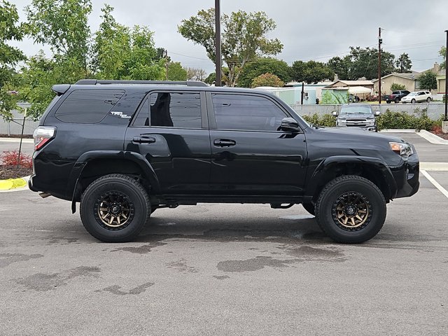 Used 2021 Toyota 4Runner TRD Off-Road Premium w/ Moonroof Package AWD/4WD image 4