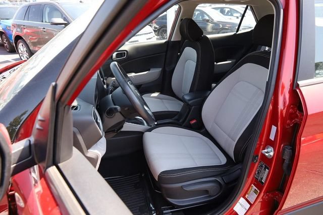 Used 2025 Hyundai Venue SEL FWD image 9