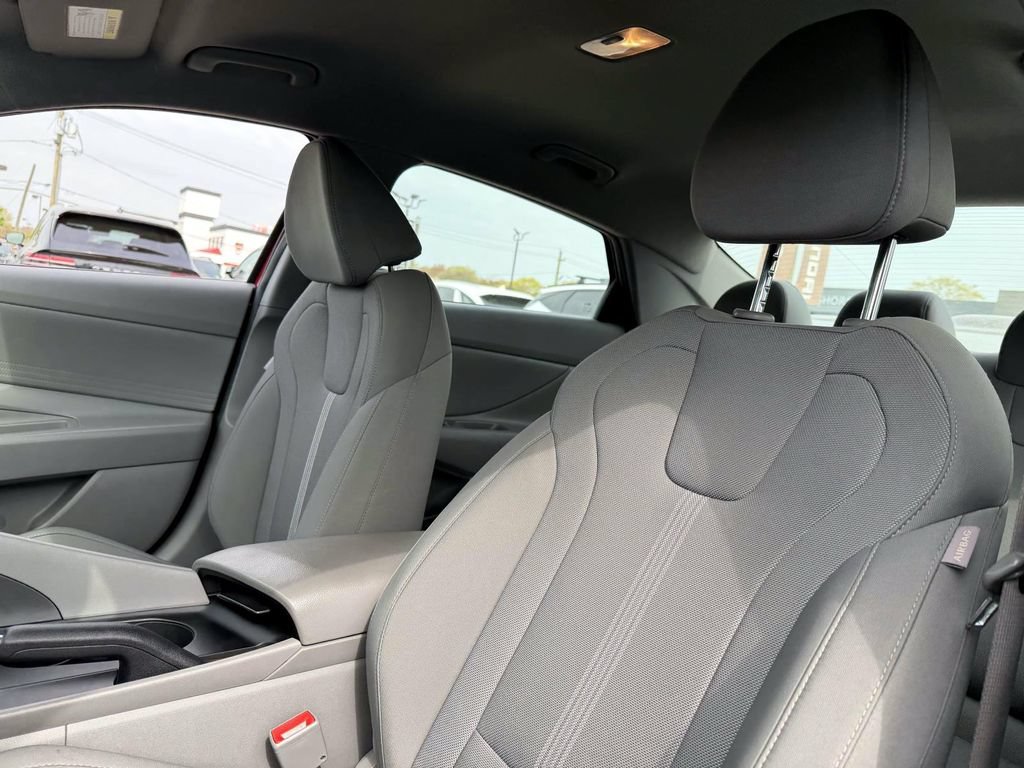 Certified 2024 Hyundai Elantra SE FWD image 12