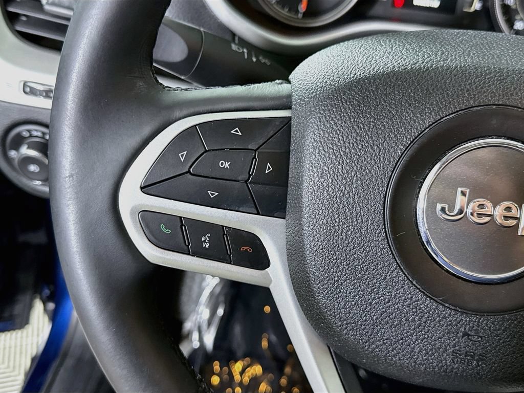 Used 2018 Jeep Cherokee Latitude Plus w/ Comfort/Convenience Group AWD/4WD image 22
