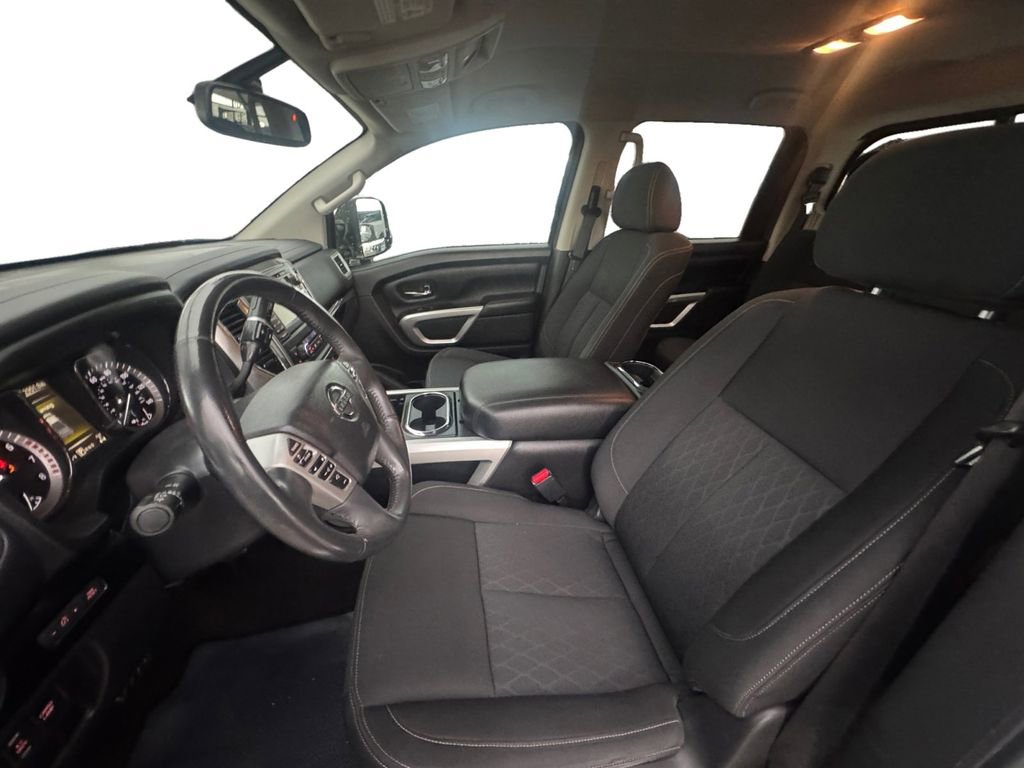 Used 2017 Nissan Titan SV image 10